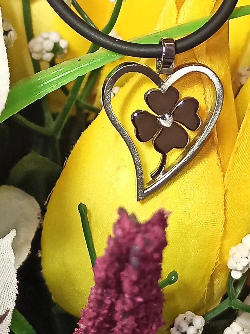 SILVER Clover Pendant Necklace / Four Leaf Clover Necklace / GOOD LUCK Necklace / Clover Charm Necklace / St. Patrick's Day Necklace Shamrock Jewelry