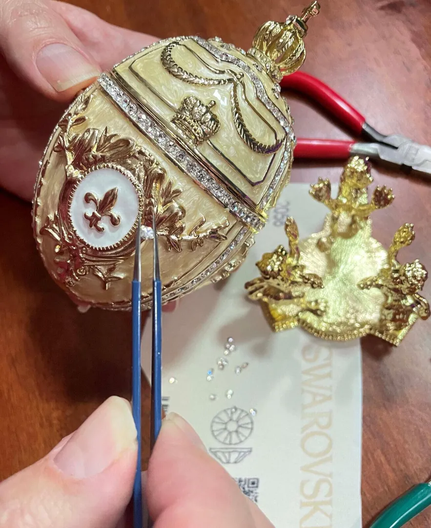 Perla White Faberge Egg Jewelry Box Handmade Russian Easter Egg Fabergé style egg Trinket box – 24k Gold, Swarovski Crystal by Pierre Lorren