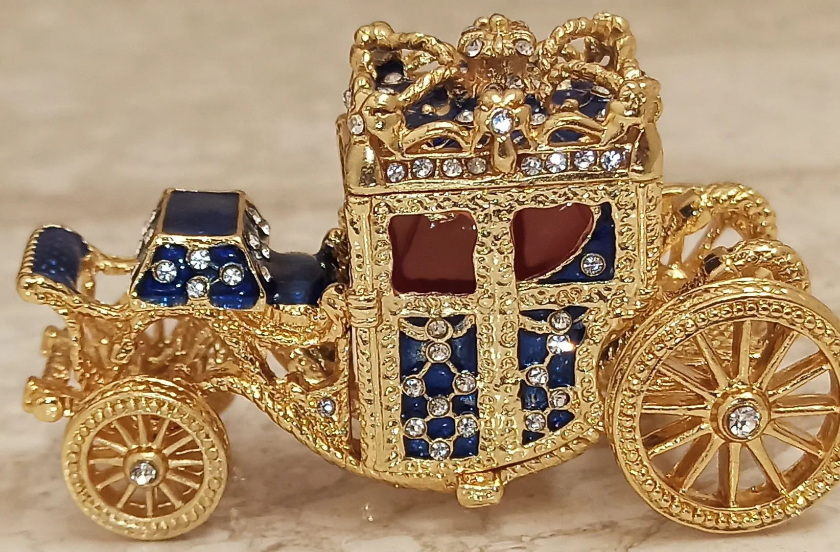 Queens Carriage Egg Faberge Ornament Jewelry Box Faberge 24k Gold 10ct Austrian Crystal Sapphire Bracelet Fabergé Egg Designer pierrelorren