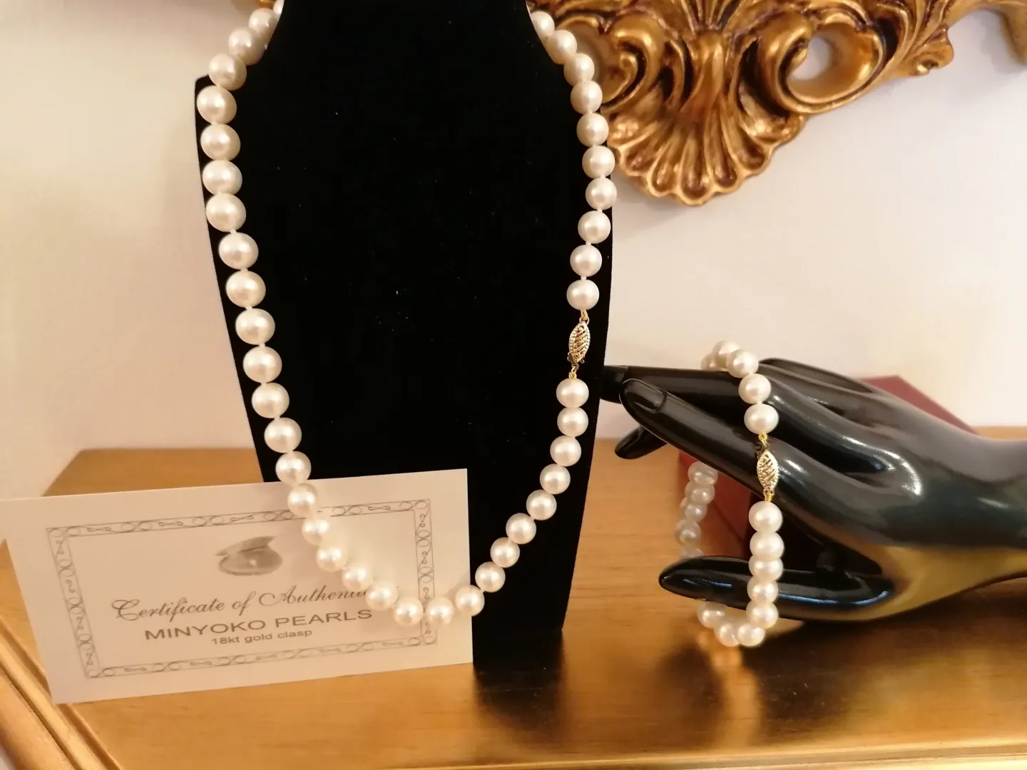 Saltwater Akoya Pearl bracelet with 18k solid gold clasp, featuring Japanese cultured Akoya pearls. This bracelet is a perfect bridal wedding gift or Christmas gift for women.