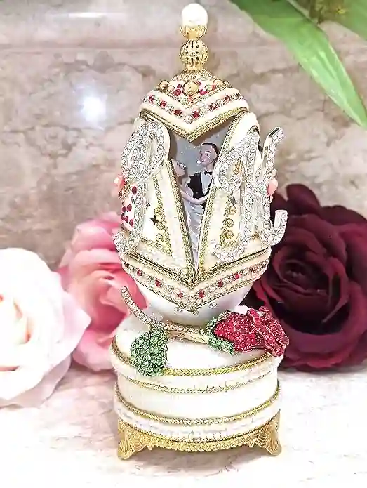 KATE 'S COUSIN
PETER